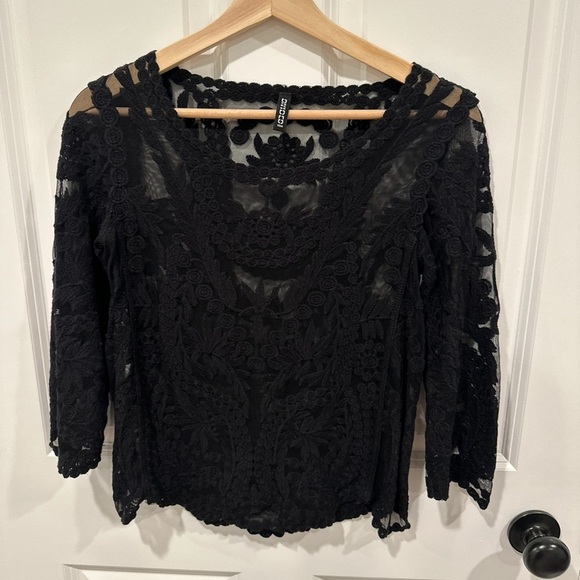 H&M Tops - H&M Lace Solid Blouse